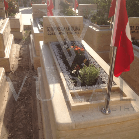 Şehitlik Bayrak Direği